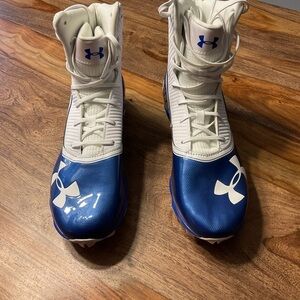 Men’s Under Armour Highlight football cleats